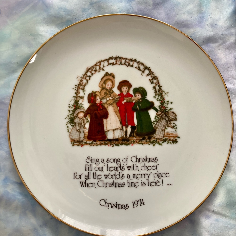 Christmas 1974 Holly Hobbie commemorative edition, collectors plate.